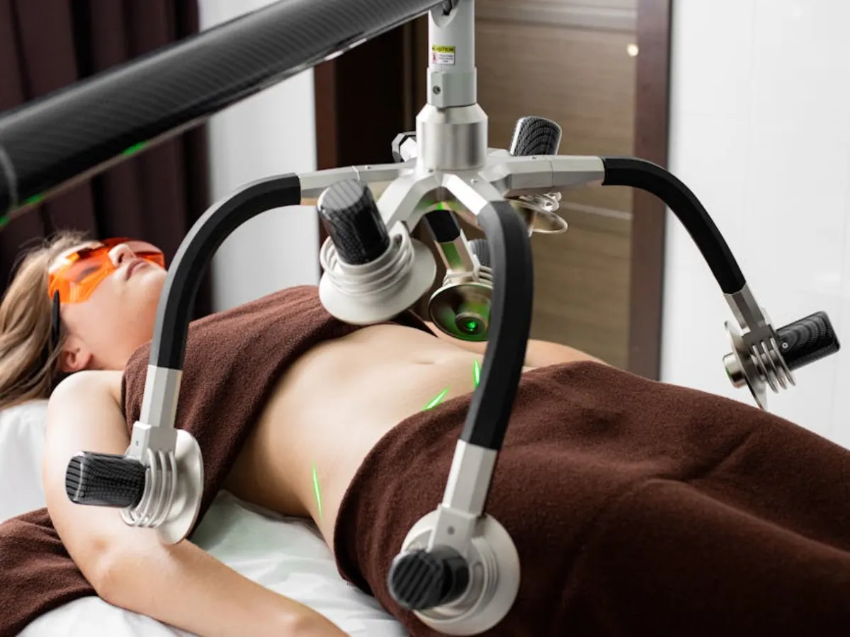 Acoustic wave therapy device used for cellulite treatment