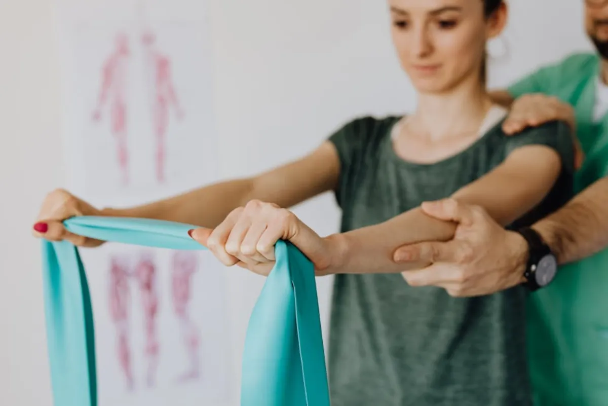 Patient showing improvement during shockwave therapy recovery